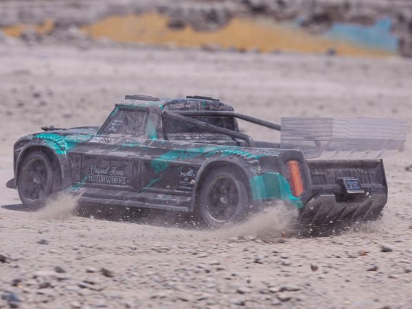 1/8 INFRACTION 3S 4X4 BLX Resto-Mod Truck RTR Black/Teal - Image 8